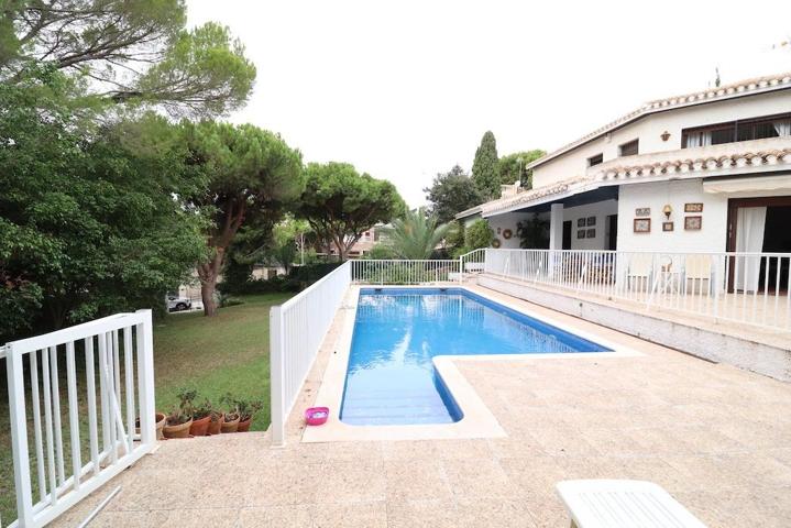 VILLA EN ORIHUELA COSTA. 7 DORM. 3 BAÑOS. 285 M2 DE CASA. PLAYA A 300 METROS. PARCELA 980 M2. photo 0