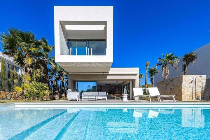 VILLA DE LUJO EN 'LAS COLINAS' 134 M2 DE CASA. 3 DOR. 2 BAÑOS. 712 M2 DE PARCELA. PISCINA. GARAJE. photo 0