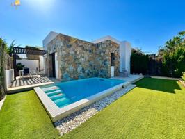 ¡Oportunidad en Cabo Roig! Esplendida Villa de lujo con increíble diseño y amplia parcela photo 0