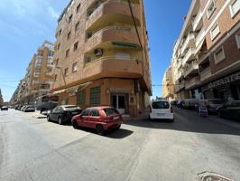 SE VENDE LOCAL COMERCIAL. 120 M2. CON LICENCIA HOSTELERIA. PLAYA A 500 METROS. photo 0