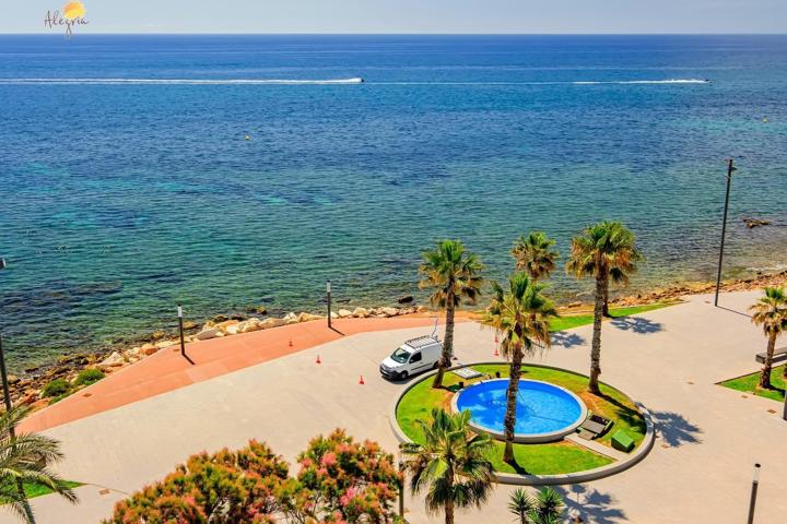 Exclusivo apartamento con amplios espacios y gigantesca terraza con vistas frontales al mar+ Piscina photo 0