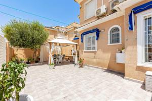 BUNGALOW PLANTA BAJA EN ORUHUELA COSTA. 2 DORM. 1 BAÑO. PARCELA 60 M2. PLAYA A 600 METROS. photo 0