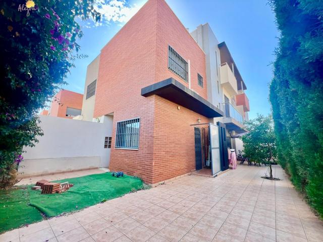 INVIERTE EN UN ESTILO DE VIDA: EXCLUSIVO TRIPLEX EN SECTOR 25 CON AMPLIO PATIO Y SOLARIUM PRIVADO photo 0