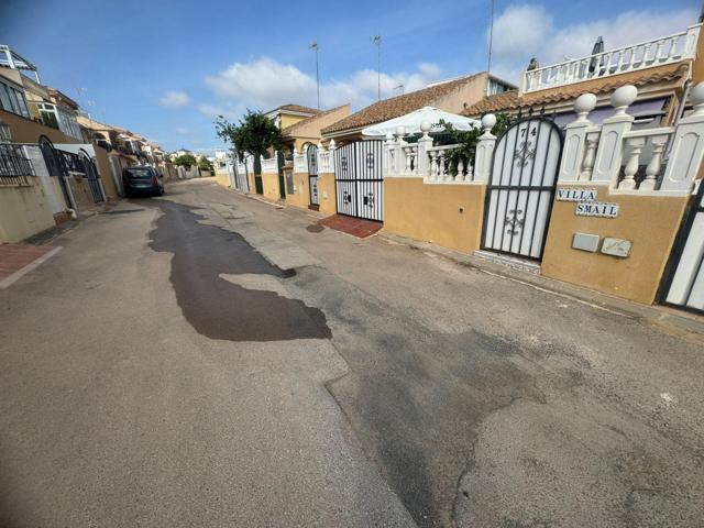 ¡Casa adosada reformada con piscina comunitaria, diversión asegurada! 🏡🏊‍♂️ photo 0