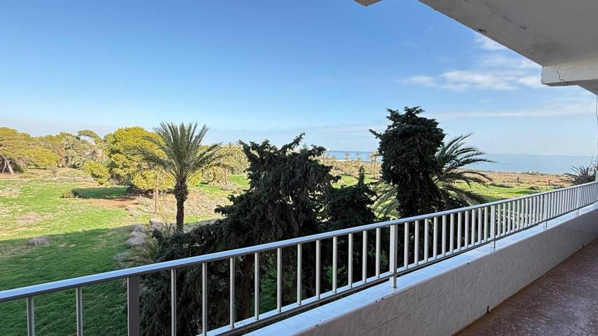 Apartamento con gran terraza y vistas al mar y parking, 3 dormitorios, 2 baños, 300 m. de la playa photo 0