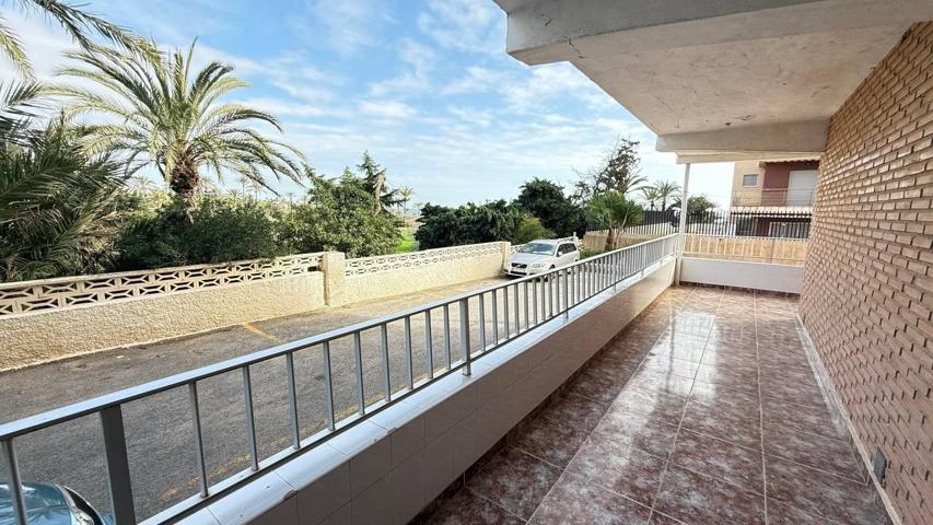 Apartamento bajo con gran terraza, 3 dormitorios, 2 baños, 300 m. de la playa photo 0