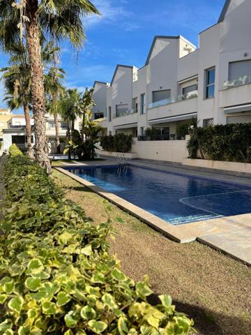 Ofrecemos a la venta un bungalow elegante y confortable con patio privado en Torrevieja photo 0