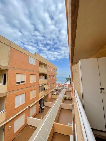 ¡Primera Linea! Apartamento con 2 dormitorios, 2 baños, garaje y trastero, 50 m. de la playa photo 0