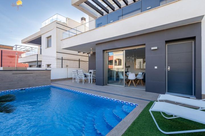 VIVE EL EXCLUSIVO ESTILO MEDITERRÁNEO: VILLA CON PISCINA PRIVADA photo 0