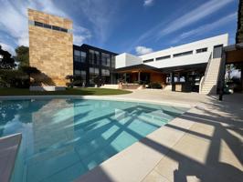 ESPECTACULAR VILLA EN CAMPOAMOR DE 847 M2 DE CASA Y 1500 M2 DE PARCELA. 7 DORM. 8 BAÑOS. PLAYA 750 M photo 0