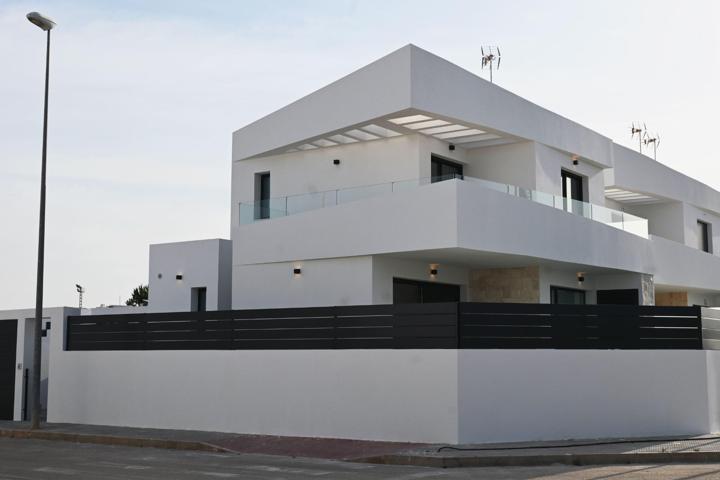 EXCLUSIVIDAD Y BIENESTAR: VILLA CON JARDÍN Y GARAJE PRIVADO photo 0