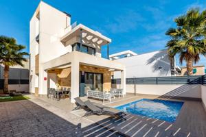 CHALET CON PISCINA PRIVADA, PISCINA COMUNITARIA, SOLÁRIUM, LICENCIA TURÍSTICA A 2KM DEL MAR photo 0