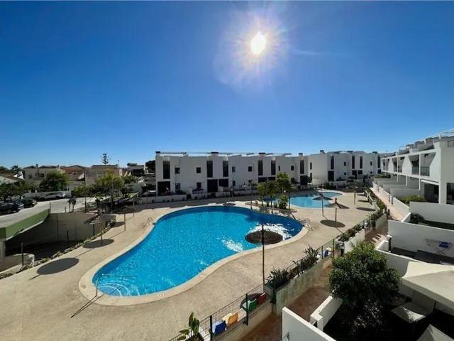 Bungalow planta alta, 2 dormitorios, 2 baños, gran solarium, piscina, parking, en Mil Palmeras photo 0