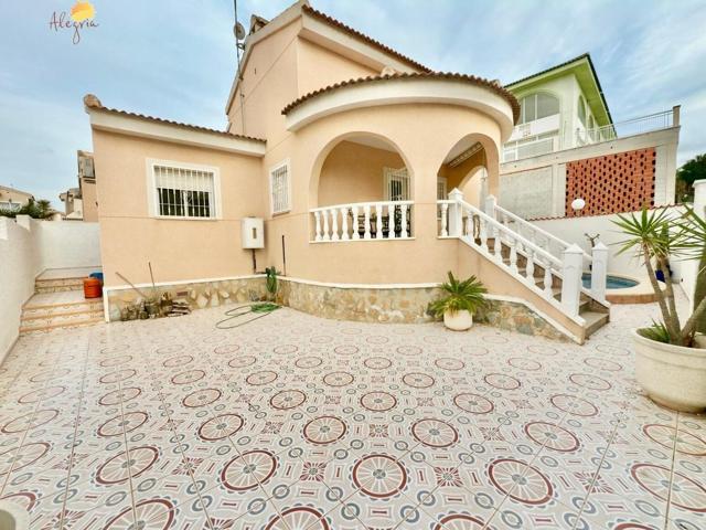 EXCLUSIVO CHALET EN BENIMAR: PISCINA PRIVADA Y AMPLIA PARCELA photo 0