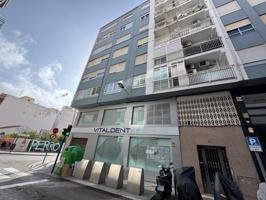 APARTAMENTO DE 4 DORMITORIOS. 2 BAÑOS Y TRASTERO CON 111 M2 DE PISO. A 200 METROS DEL PUERTO NUEVO! photo 0