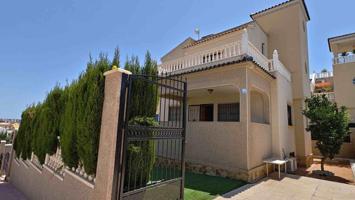 VILLA INDEPENDIENTE CON PISCINA COMUNITARIA. 4 DORM. 2 BAÑOS. PARCELA 165 M2. CASA 207 M2. photo 0
