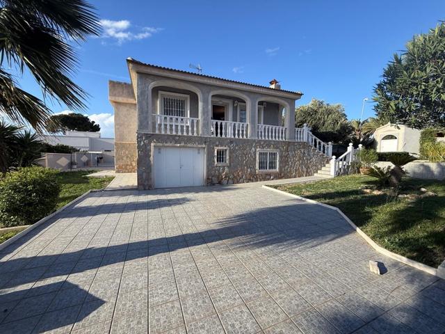 GRAN CHALET CON PISCINA PRIVADA EN LOS BALCONES, 4 HAB, 2 BAÑOS photo 0