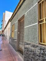 SE VENDE CASA EN GUARDAMAR A 500 METROS DE LA PLAYA. PARA REFORMAR O PARA CONSTRUIR EDIFICIO. photo 0