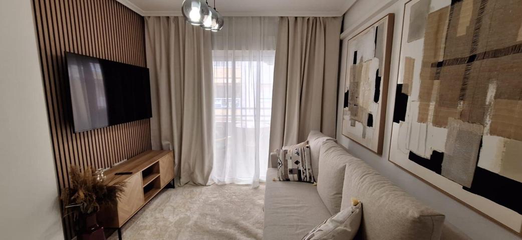 Exclusivo apartamento con Fantástico diseño y Reforma a estrenar: 2 dormitorios, 150 m. de la playa photo 0