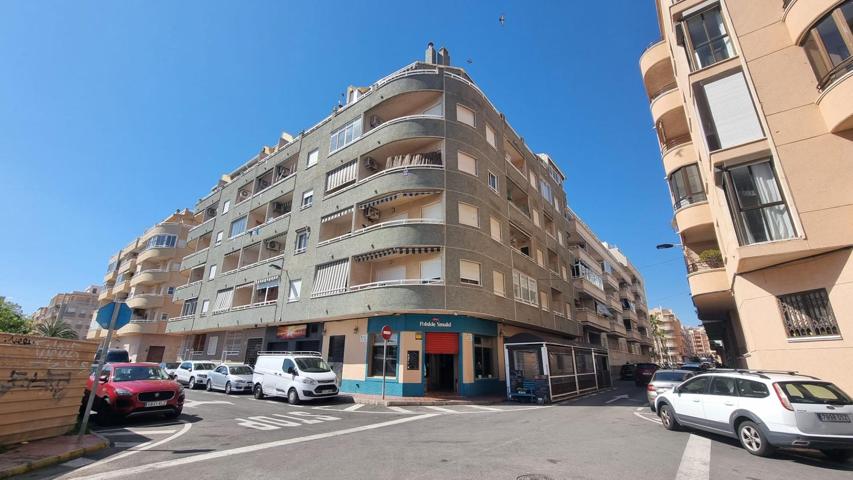 Apartamento soleado y renovado con vistas al mar ! photo 0