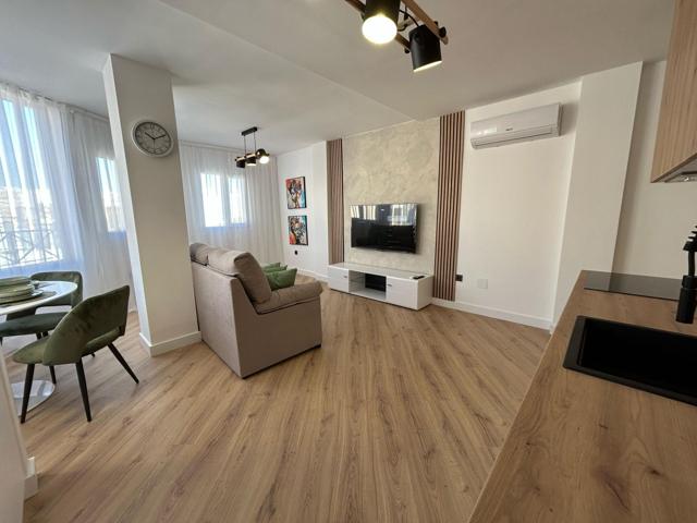 Piso renovado con materiales de mejores calidades en pleno centro ! photo 0