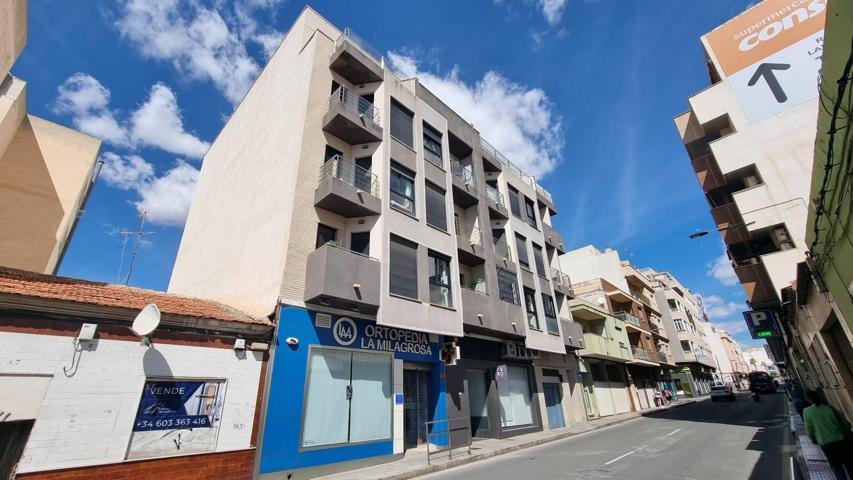 Elegante piso en cetro de Torrevieja + plaza de parking incluido ! photo 0