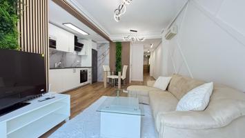 Un maravilloso apartamento después de la renovación, situado a sólo 450 metros del mar. photo 0