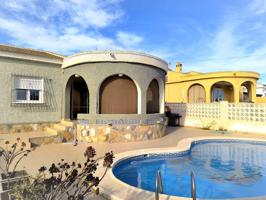 Villa con suelo radiante en toda la casa , con 3 dormitorios, 2 baños y piscina photo 0