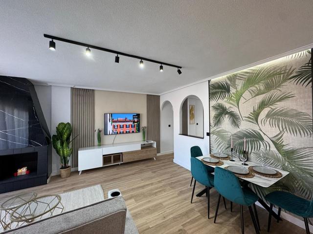 REFORMADO ÁTICO CON SOLARIUM PRIVADO DE 20 M2 A 500 METROS DE LA PLAYA. 3 DORM. 1 BAÑO. photo 0