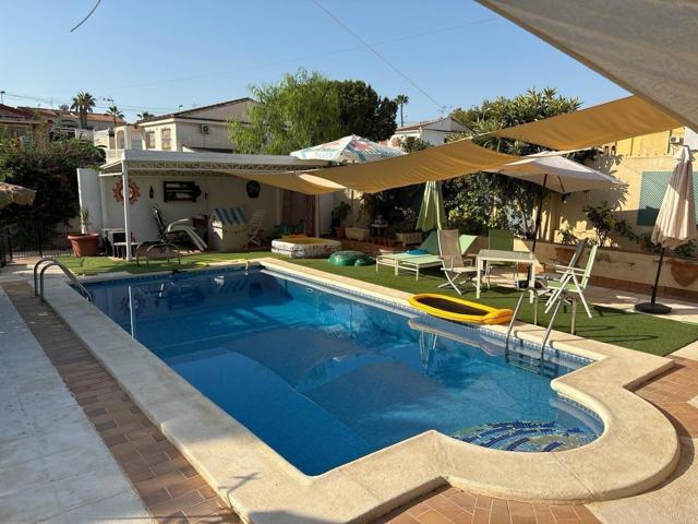 VILLA ESTILO MEDITERRANEO CON PISCINA PRIVADA. 4 DORM. 4 BAÑOS. CON PARCELO DE 900 M2. photo 0
