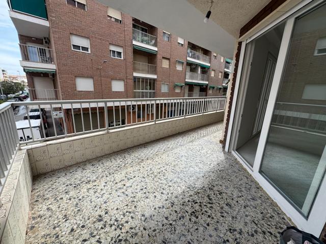 ESPACIOSO APARTAMENTO MUY BIEN UBICADO A ESCASOS METROS DEL MAR photo 0