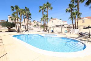 BUNGALOW PLANTA ALTA CON SOLARIUM PRIVADO EN SAN MIGUEL DE SALINAS. 2 DORM. 1 BAÑO. 60 M2. PISCINA. photo 0