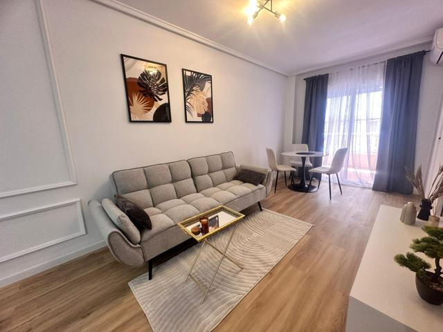 Un maravilloso apartamento después de la renovación, situado a sólo 500 metros del mar. photo 0