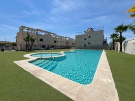 BUNGALOW PLANTA BAJA EN PILAR DE LA HORADADA. 2 DORM. 2 BAÑOS. TERRAZA 40 M2. GARAJE+PISCINA. photo 0