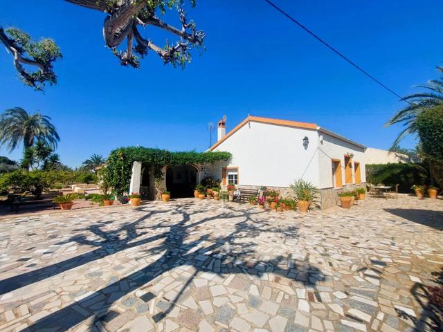 VILLA MEDITERRANEA A 400 METROS DE PLAYA. CON 3.000 M2 DE PARCELA Y 315 M2 DE CASA. 5 DORM. 2 BAÑOS. photo 0
