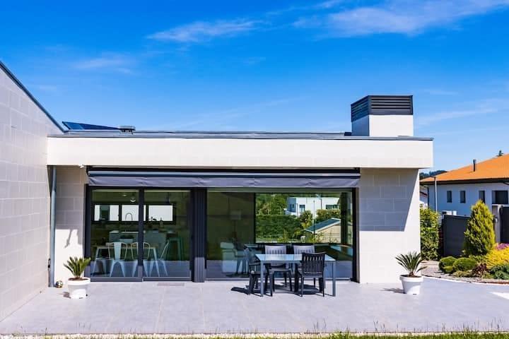 Oportunidad Única en Gijó: Chalet de Lujo con Licencia Turística Activa y Vistas Panorámicas photo 0