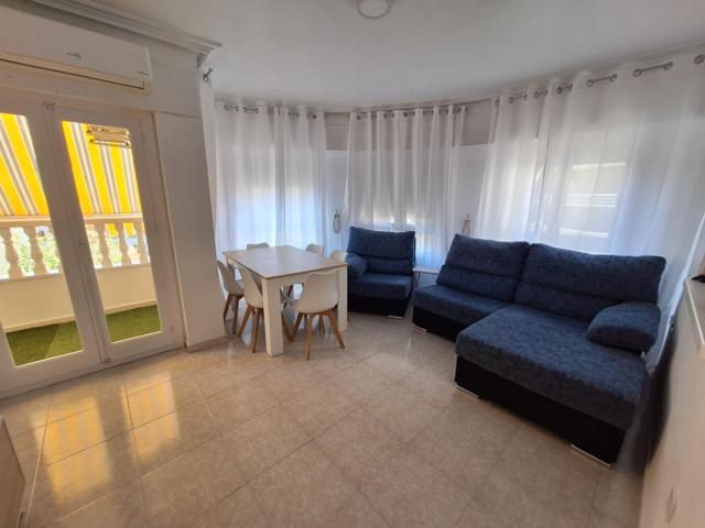 Ref.7379 Apartamento de tres dormitorios en el centro de Torrevieja. photo 0