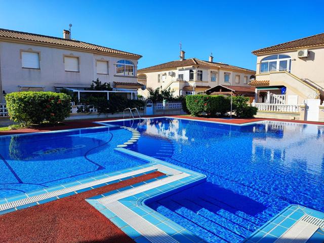 Exclusivo bungalow planta alta con 2 dormitorios, 1 baño, con piscina y parking photo 0