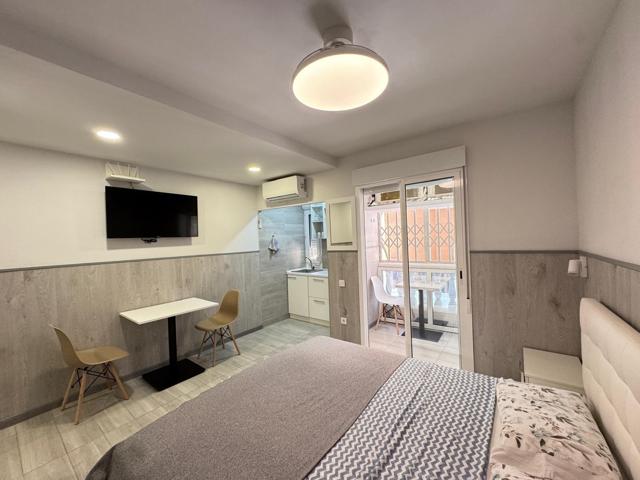 REFORMADO APARTAMENTO DE 2 DORM. 2 BAÑOS. 65 M2. A 350 METROS DE PLAYA DEL CURA. SEPARADO POR DOS ESTUDIOS PARA ALQUILAR photo 0