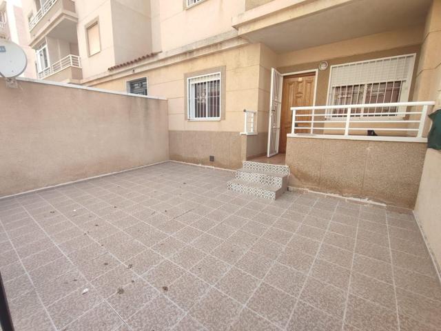 Amplia Planta Baja de Dos Dormitorios con Piscina Comunitaria y Terrazas photo 0