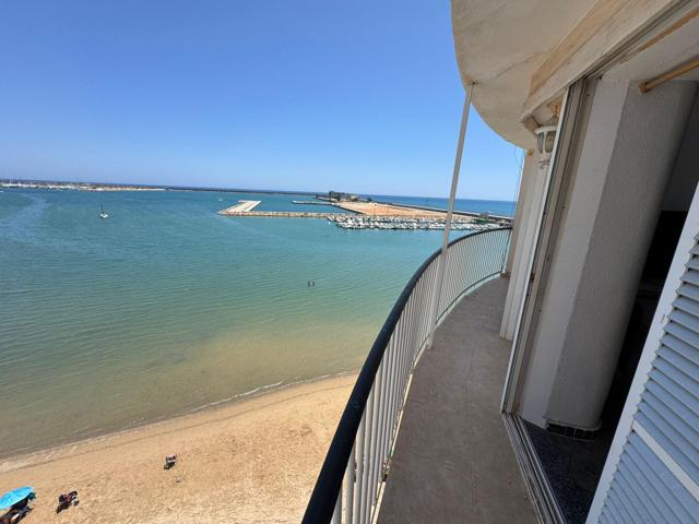 Fantástico apartamento de 3 dormitorios en primera línea de playa en Torrevieja photo 0