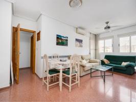 APARTAMENTO EN EL CENTRO DE TORREVIEJA DE 3 DORM. 2 BAÑOS. CON 87 M2 DE SUPERFICIE. TERRAZA ACRISTALADA. photo 0