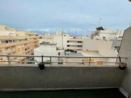 Ático reformado con licencia turística cerca de las playas de Torrevieja. photo 0