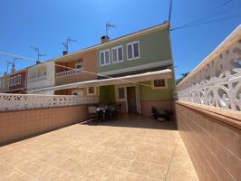 Magnífica casa adosada en Torrevieja con 3 dormitorios y 2 baños. photo 0
