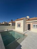 Chalet independiente en Torrevieja (Torreblanca), a solo 300 metros del mar. photo 0