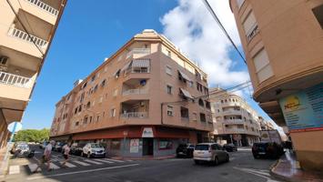 Apartamento semireformado a escasos metros de la playa ! photo 0