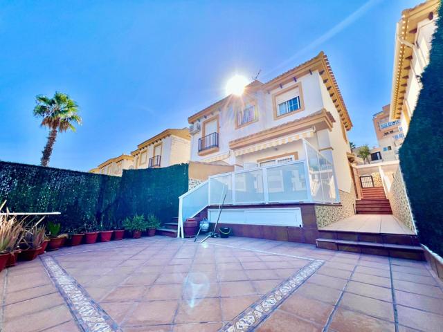 IMPECABLE PAREADO CON VISTAS DE 3 HABITACIONES + SOTANO + 2 PARKING + PISCINA A 100m DEL MAR photo 0