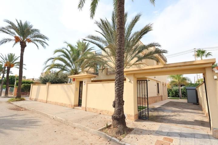 VILLA INDEPENDIENTE EN CABO ROIG CON SUPERFICIE DE 222 M2. 4 DORM. 3 BAÑOS. PISCINA PRIVADA. PARCELA 415 M2. photo 0