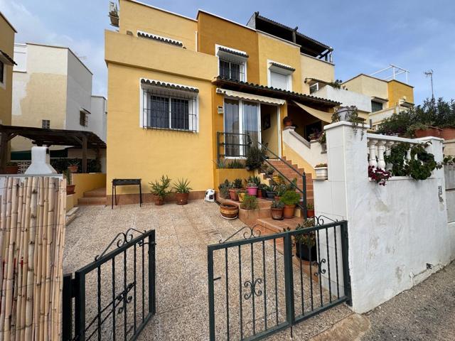 ADOSADO EN LOS ALTOS CON SOLARIUM PRIVADO DE 30 M2. 3 DORM. 2 BAÑOS. CON PISCINA COMUNITARIA. PARCELA 70 M2 photo 0