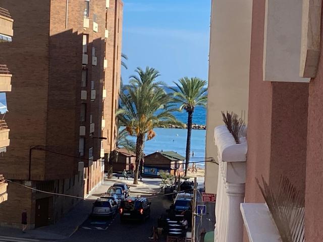 Apartamento con terraza amplia vistas al mar, 2 dormitorios, 1 baño, 100 m. de la playa, garaje, trastero photo 0